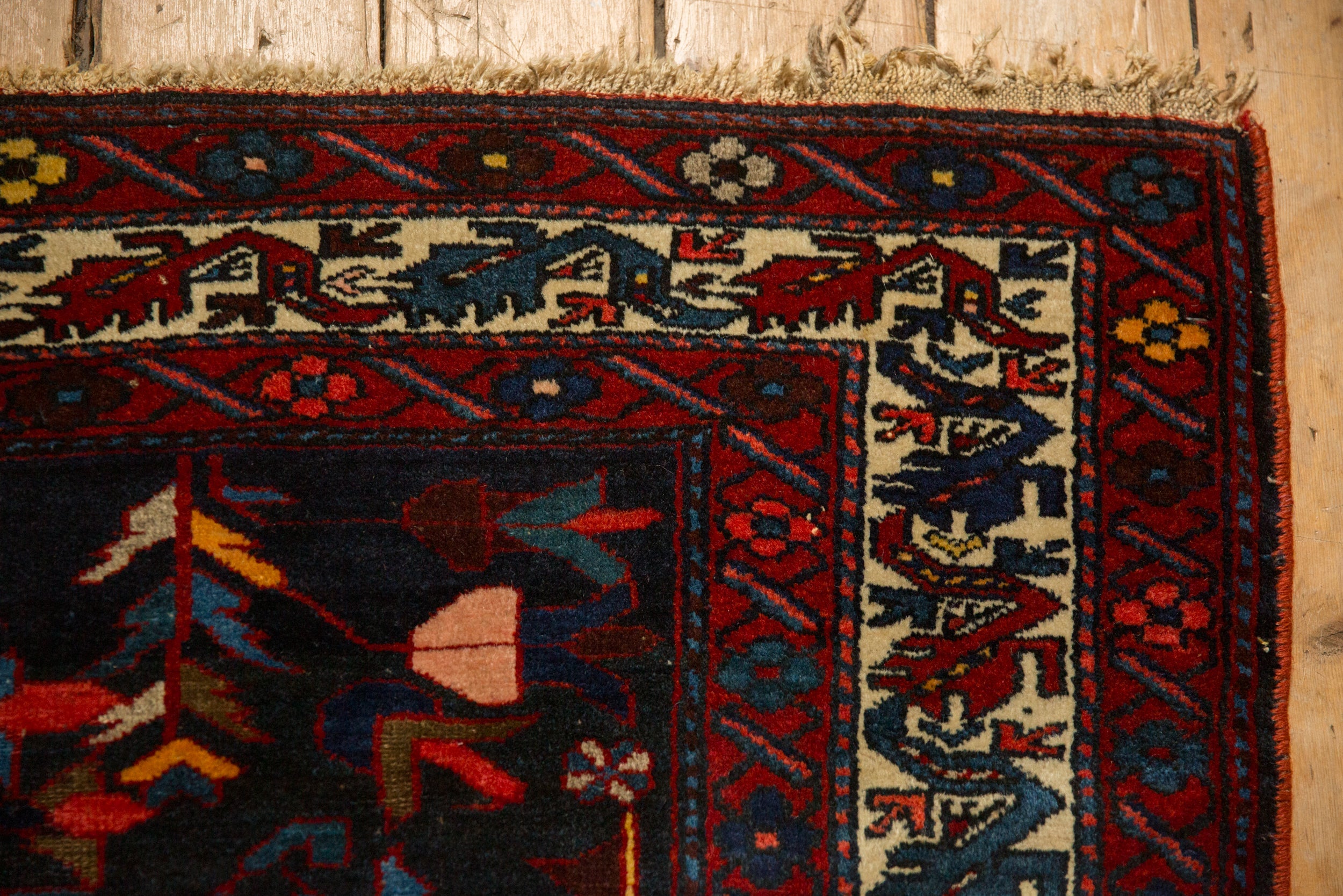 Vintage Persian Bakhtiari Carpet — 1940s | 5'9" x 9'1"