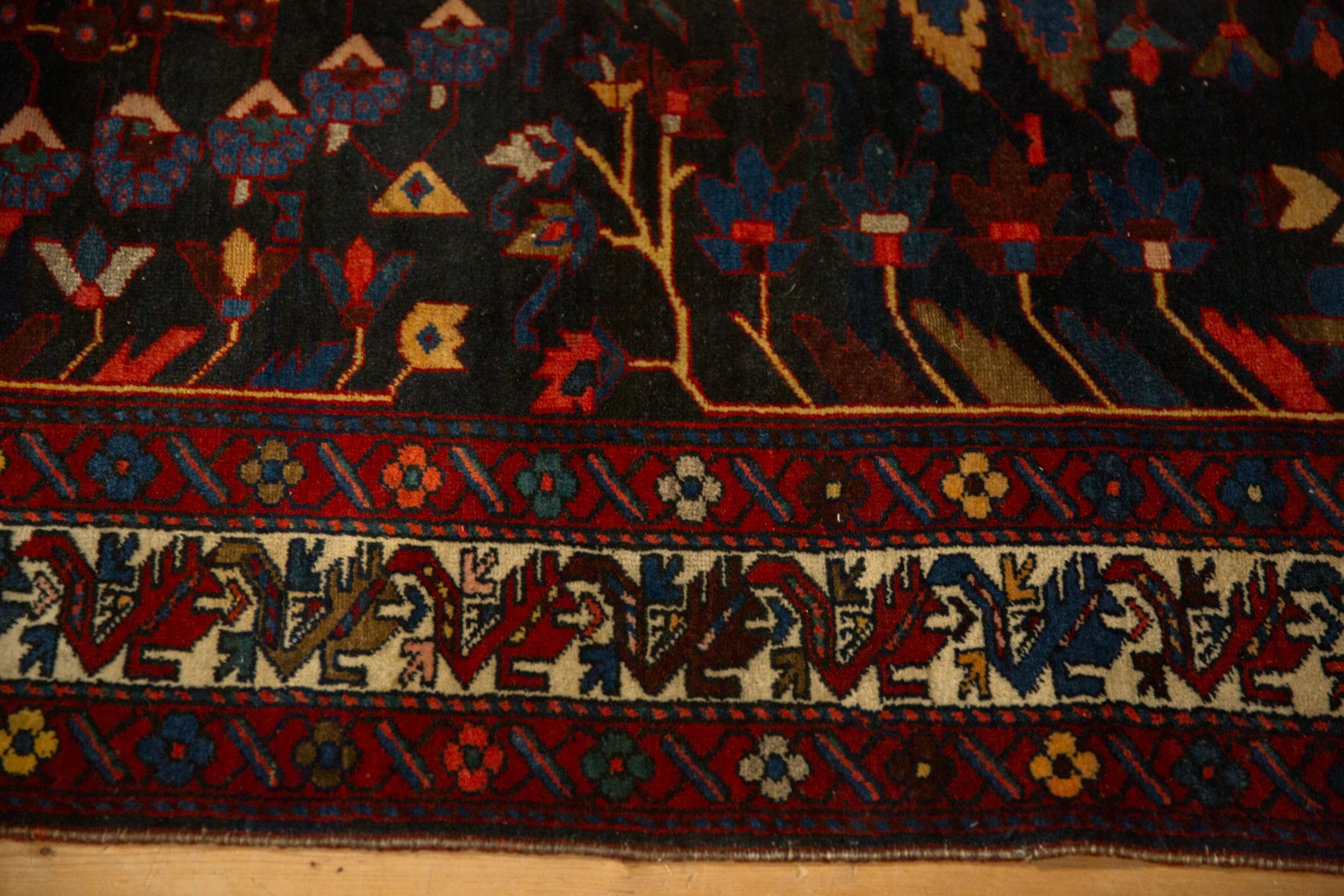 Vintage Persian Bakhtiari Carpet — 1940s | 5'9" x 9'1"