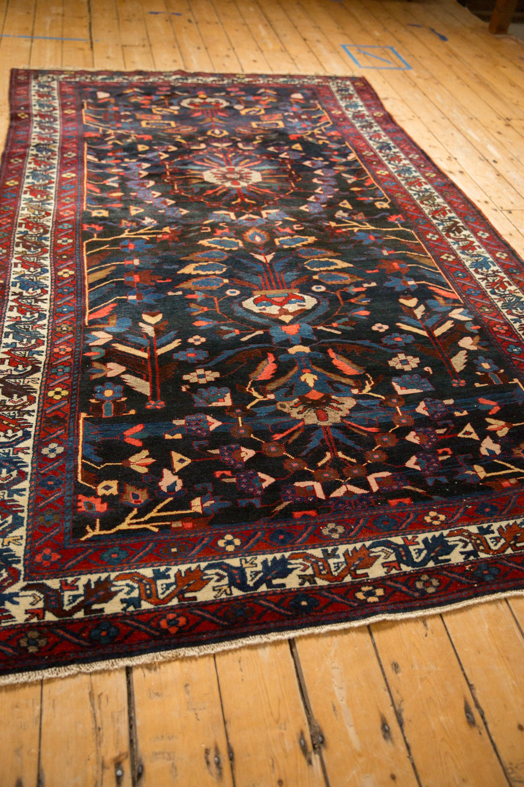 Vintage Persian Bakhtiari Carpet — 1940s | 5'9" x 9'1"