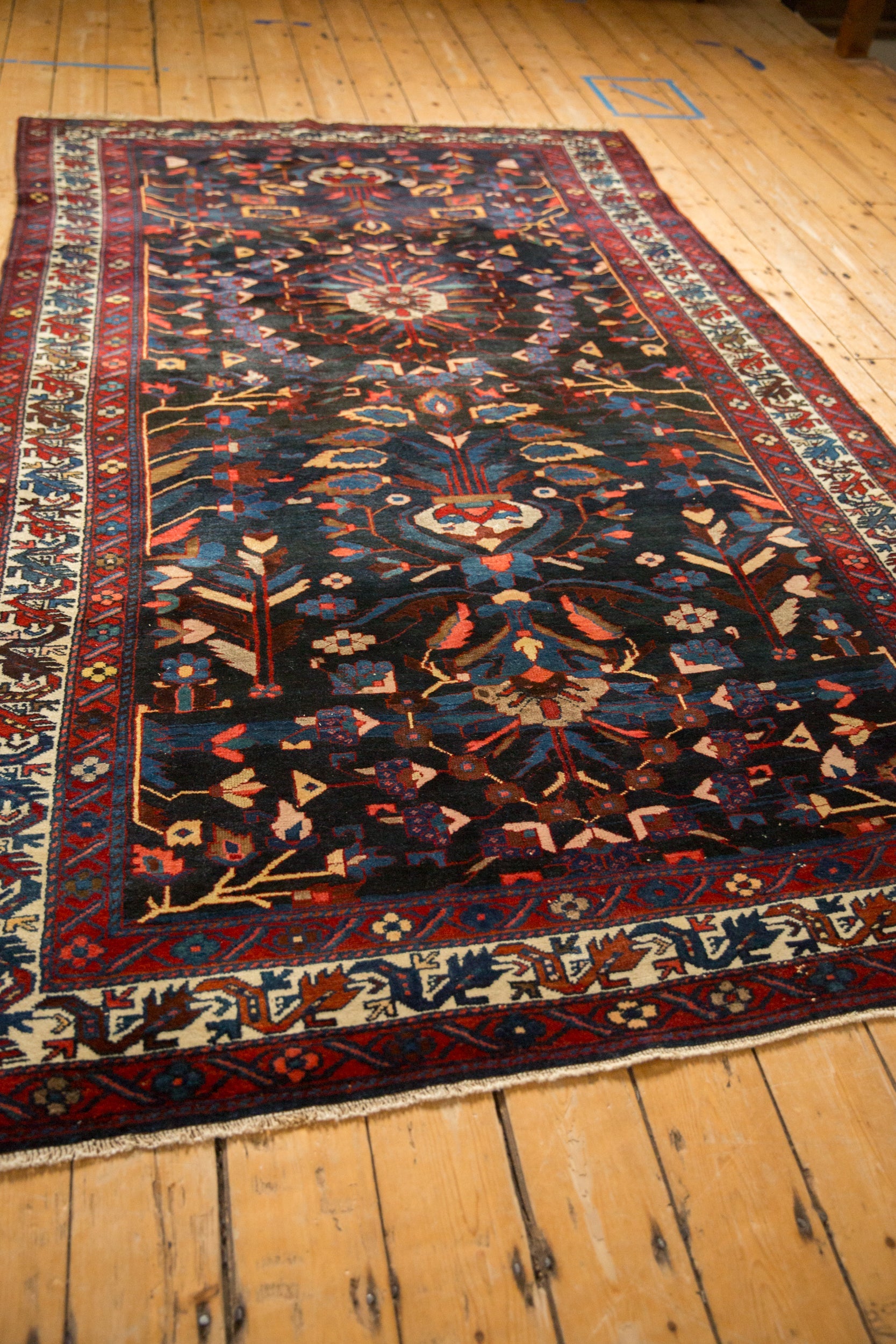 Vintage Persian Bakhtiari Carpet — 1940s | 5'9" x 9'1"