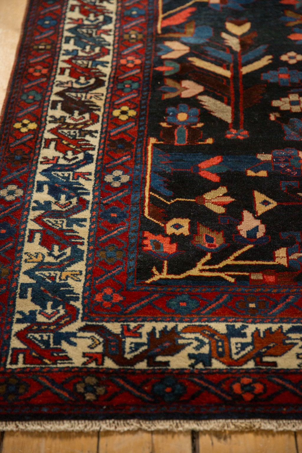 Vintage Persian Bakhtiari Carpet — 1940s | 5'9" x 9'1"