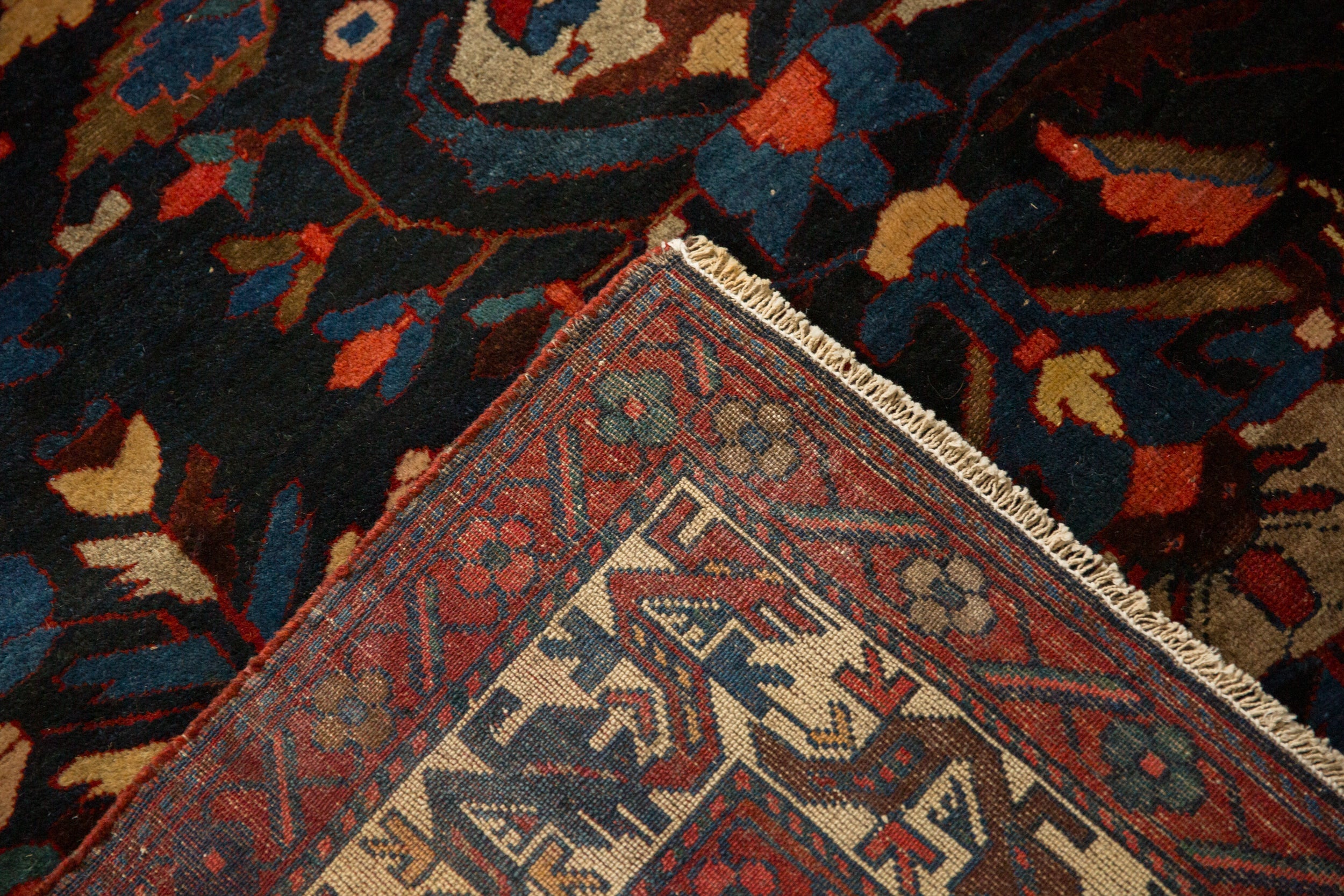 Vintage Persian Bakhtiari Carpet — 1940s | 5'9" x 9'1"