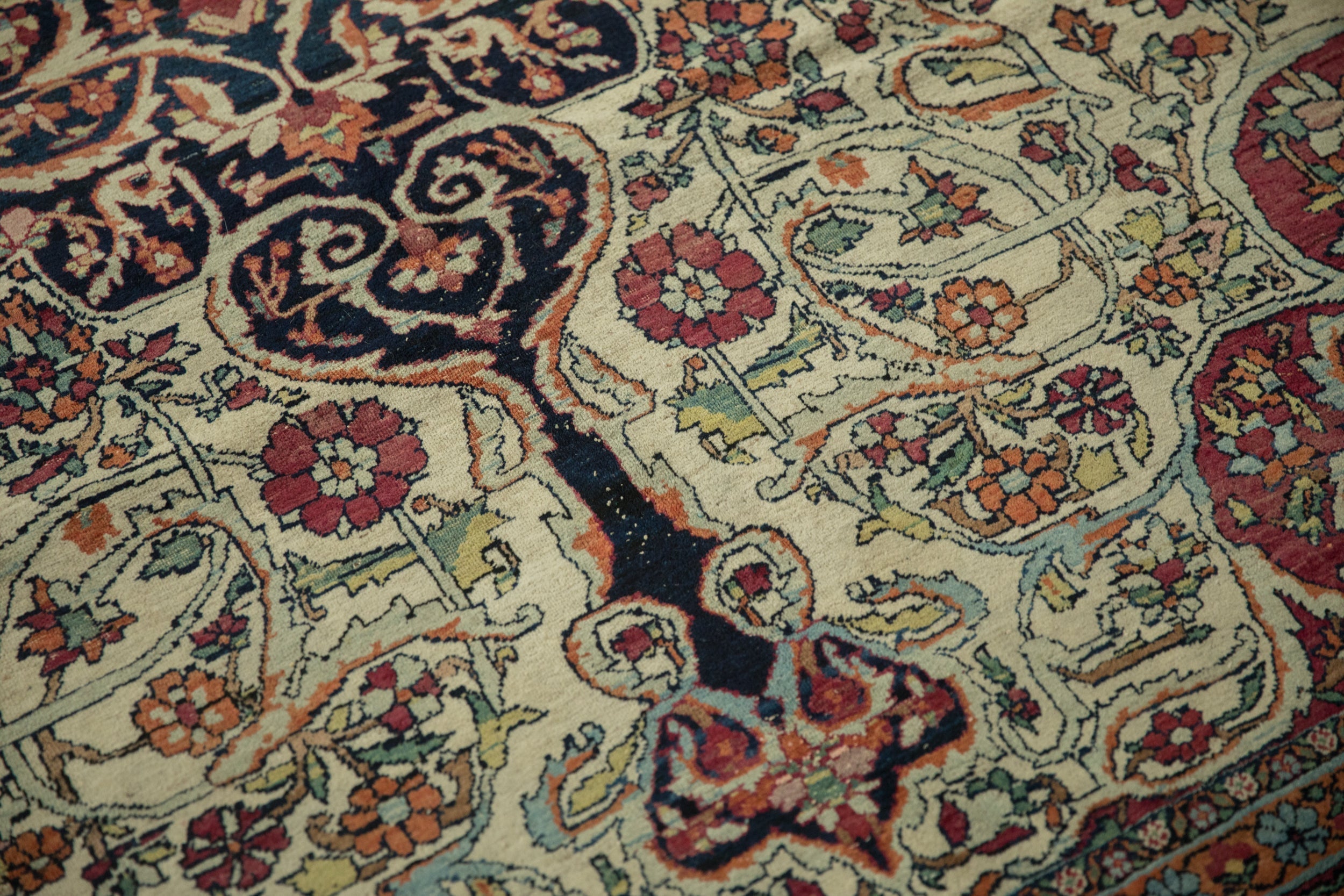 Antique Persian Kerman Carpet (1895–1910) – Hand-Knotted Wool 9x10